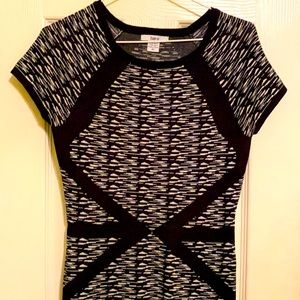 Beautiful mini dress great quality and the fabric is soft and stretchy!